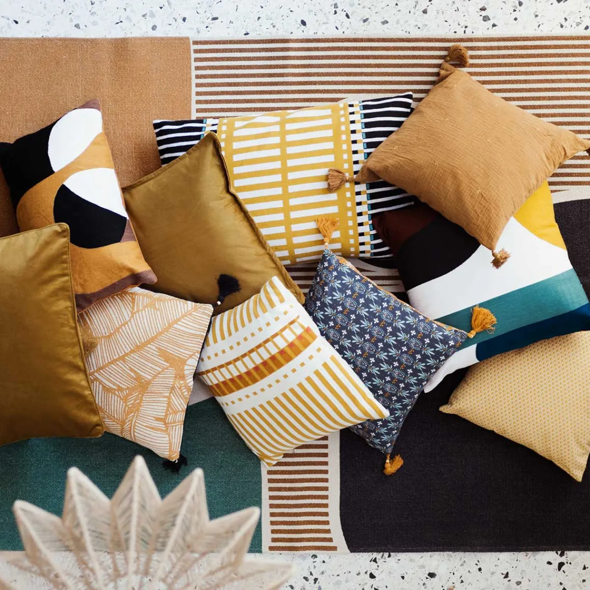 atmosphera Cojines Y Fundas Decorativas>Cojín Otto Ocre Decorado 38x38Cm