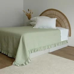 Edredones Y Colchas>Edredón verde menta con volante 220x240cm
