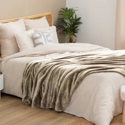 atmosphera Mantas>Manta OLLIS beige de terciopelo